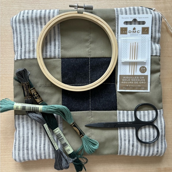 Large Chic Monochromatic Quilted Crafting Essentials Bag *Personal Favorite* - Picture 3 of 4